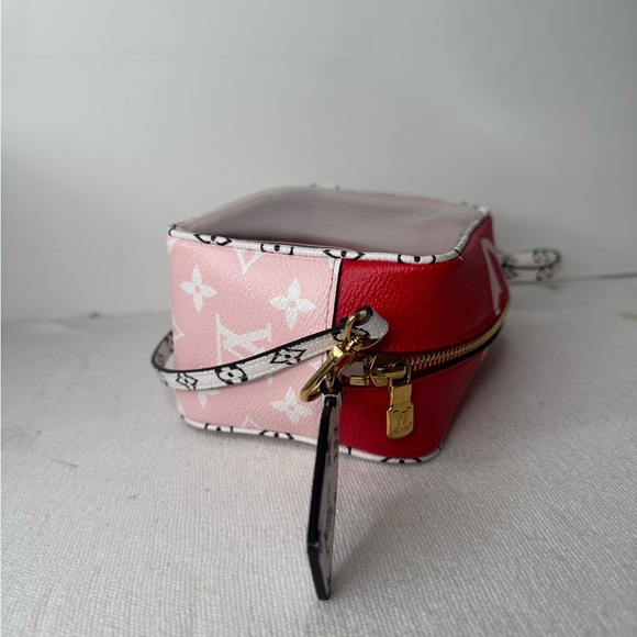 Louis Vuitton Monogram Giant Beach Pouch Pink And Red - Picture 3 of 9